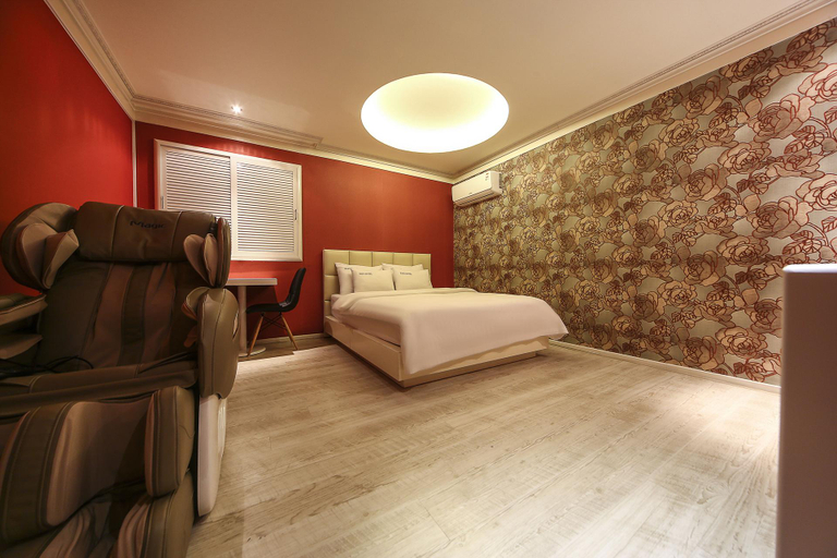 Bedroom 3, Hanam Baro Hotel, Guri