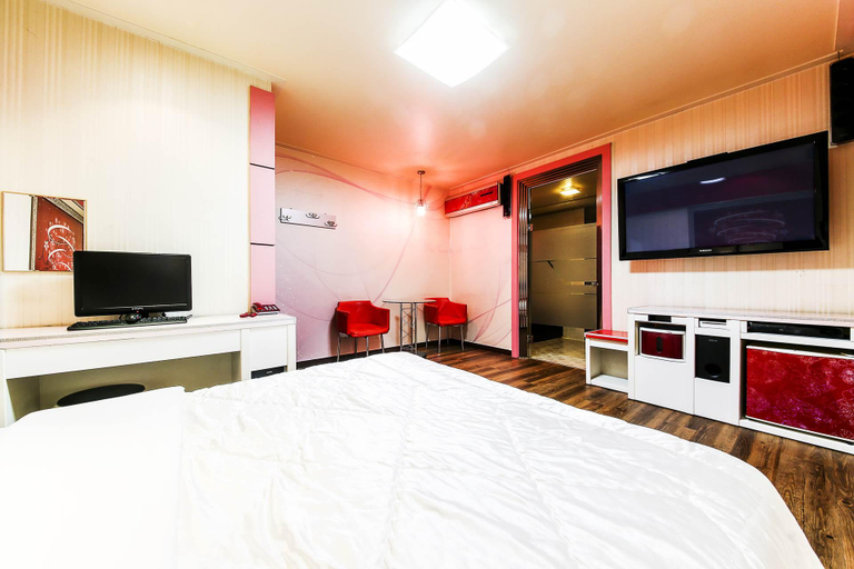 Bedroom 2, Suwon (City hall Station) Xi, Suwon