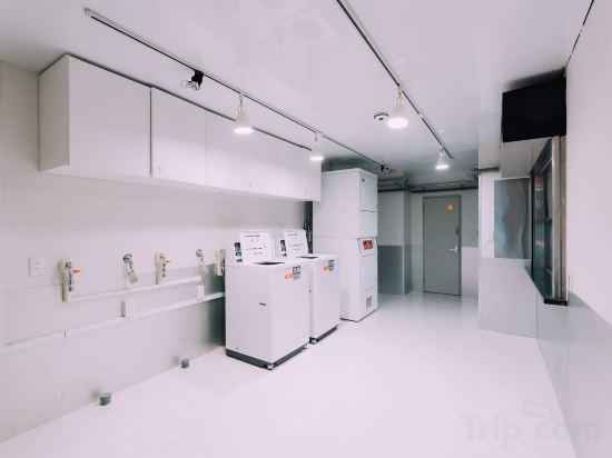 4, Minimalist Loft 3: Namba Compact Studio & 24/7 Gym, Osaka