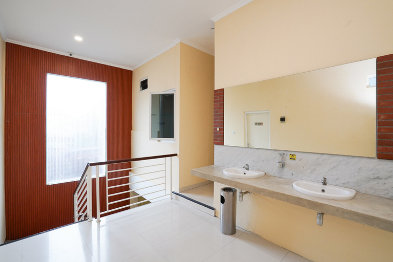 Bathroom 3, Urbanview Stay @H jakal by RedDoorz, Sleman