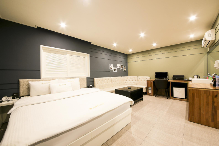 Bedroom 2, Busan Yonghodong Noblesse, Nam