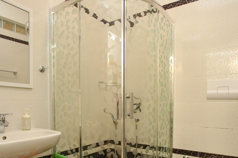 Bathroom 4, Diamond Hill Holiday Apartments, Vlorës