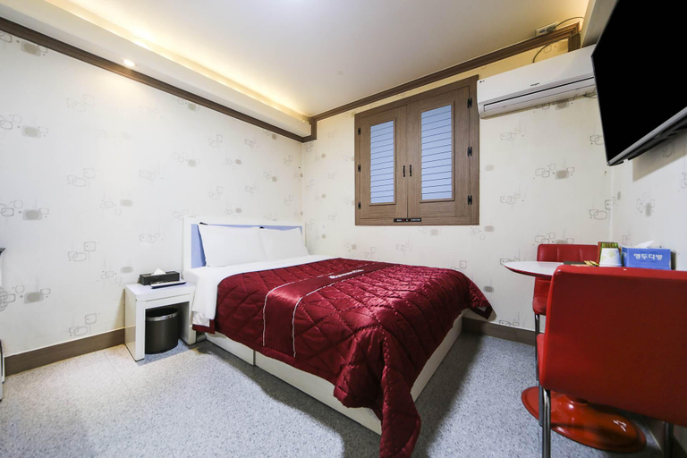 Bedroom 2, Guri K, Guri