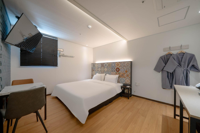 Bedroom 2, Geoje Gohyeon First Hotel, Geoje