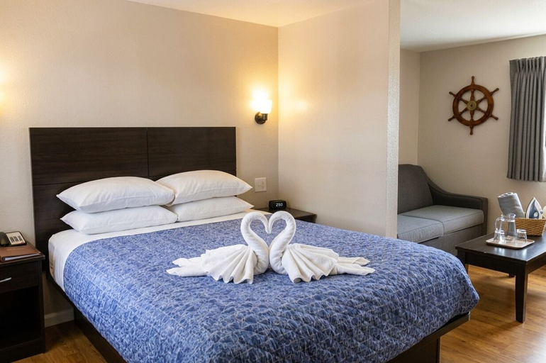 Bedroom 3, Seahorse Inn and Cottages, Dare