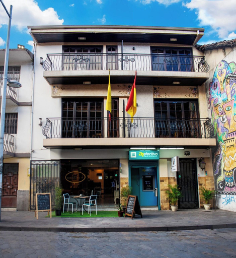 Exterior & Views