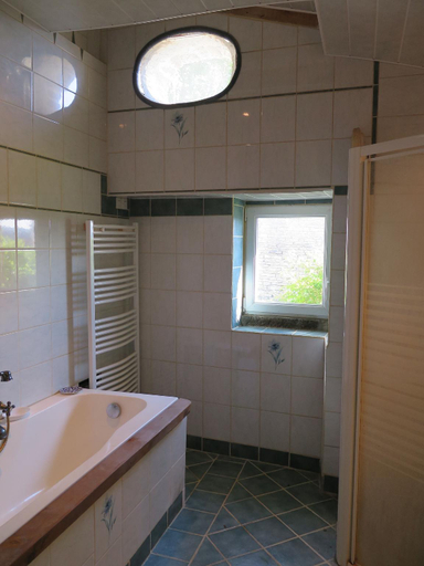 Bathroom 5, Chambres d hôtes au verger de Marcilly, Côte-d'Or