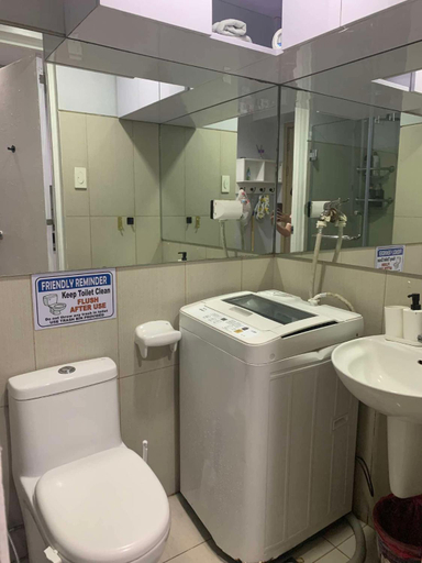 Bathroom 2, Spectacular Manila View 1 Bedroom Condo Prime Location near PICC, MOA,DFA,World Trade Center, Pasay City
