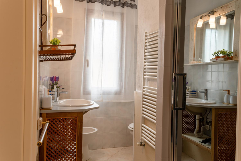 Bathroom 4, B&B Le Quattro Stagioni, Olbia-Tempio