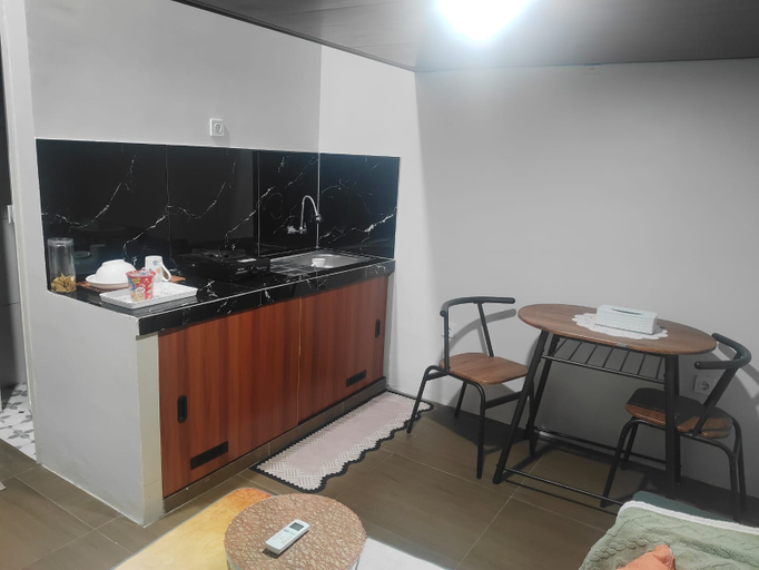 Others 4, Alexa Loft Kost – Mezzanine Room, AC, Netflix, Kitchen, Dompu