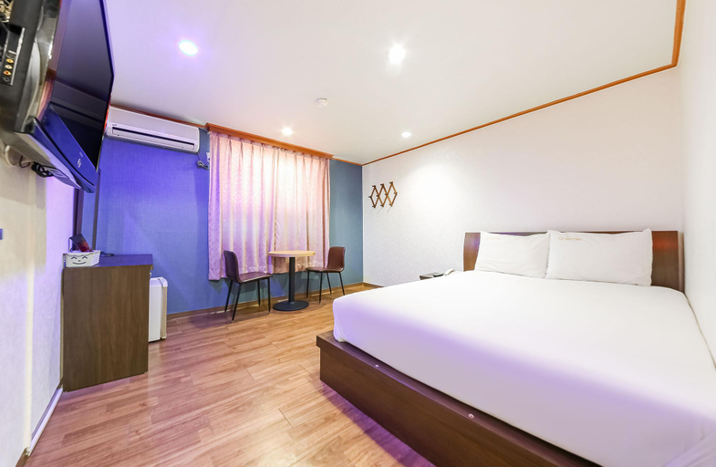 Bedroom 2, Naju Q, Naju