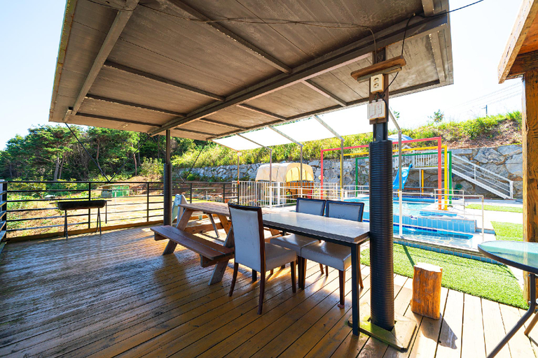 Others 3, Taean Laboom Pension, Taean