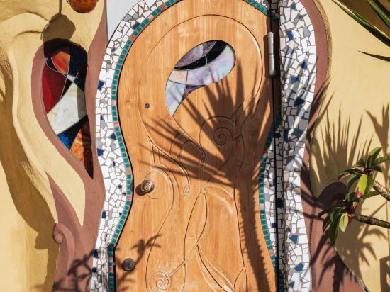 Others 5, A journey of earth and sound Chion's house, Onna