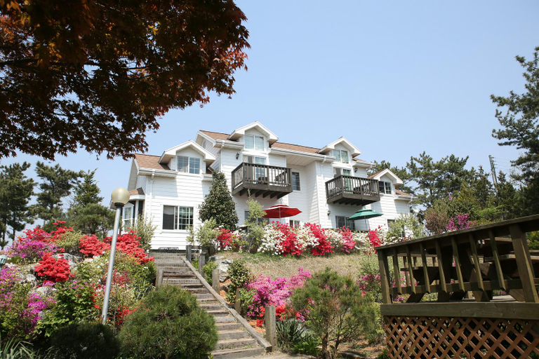 Others 2, Taean Blueberry Pension, Taean