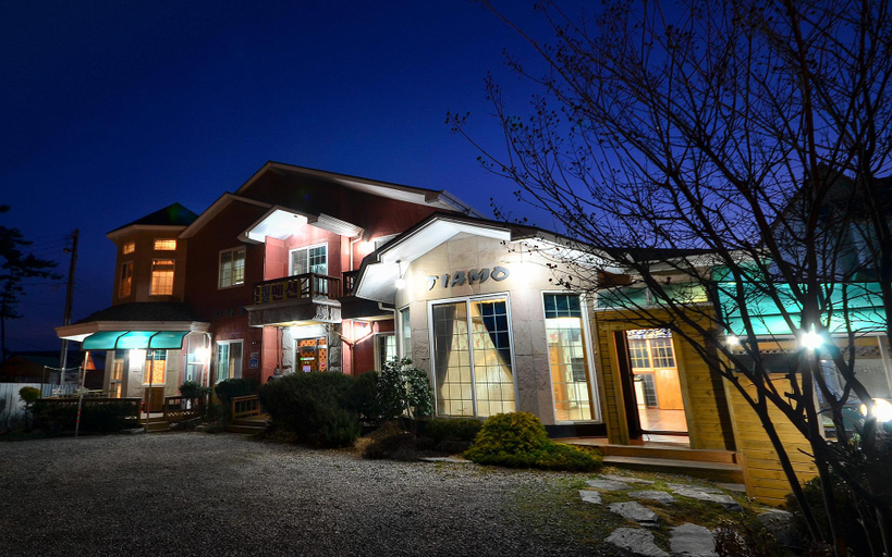 Exterior & Views 2, Taean Tiamo Pension, Taean