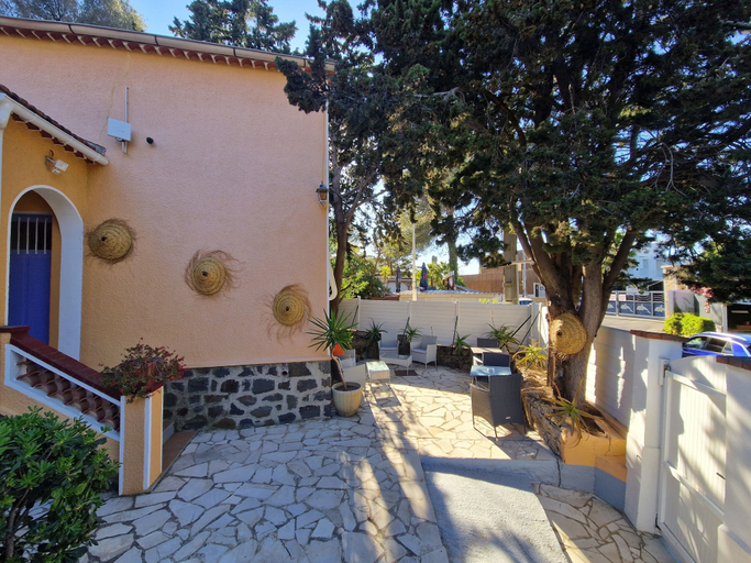 Exterior & Views 2, le Cosy, Var
