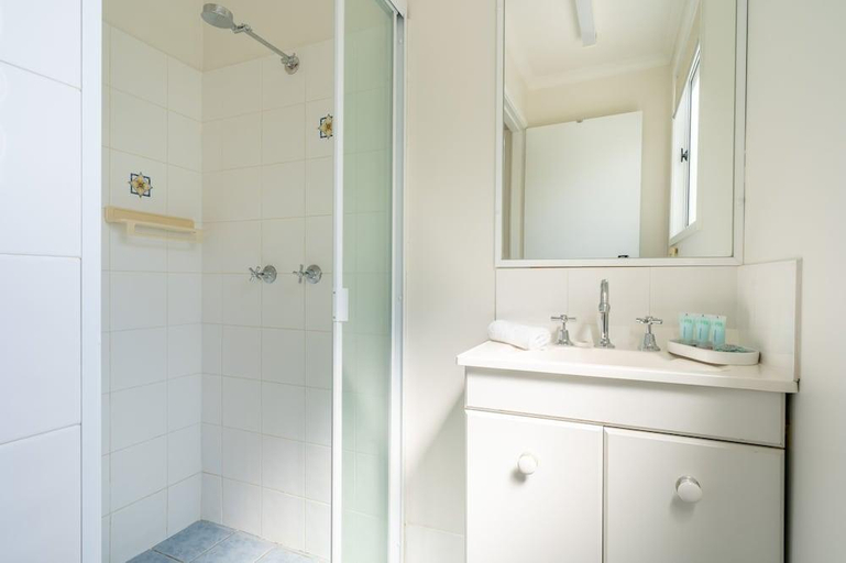 Bathroom, Tasman Holiday Parks - Myola, Shoalhaven - Pt B