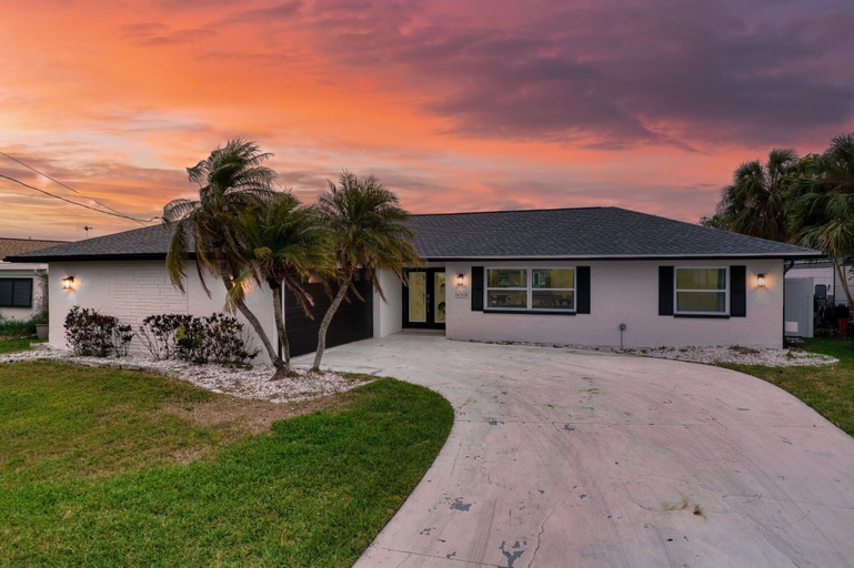 Exterior 2, Harbor Island - 4900 Shoreview Ct 3 Bedroom Home, Pasco
