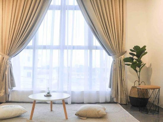 4, 3 BDR shoplot style homestay Yong Peng three rooms., Batu Pahat