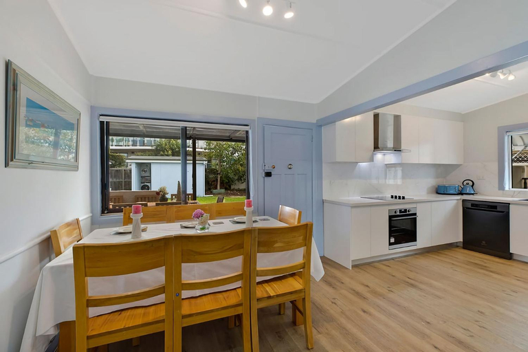 Others 3, Coastal Family Retreat, Walk to Beach & Lake, Wyong - South and West