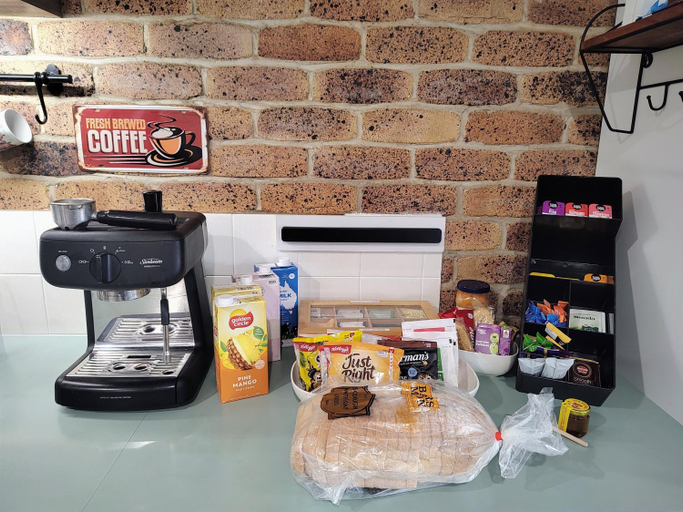 Food & Drinks 2, Three Palms, Beaudesert  - Pt C