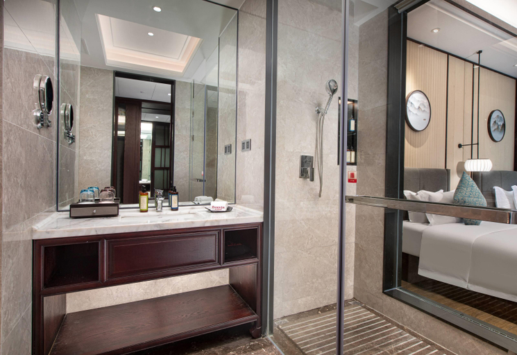 Bathroom 4, Ramada by Wyndham Xianning Xishan Mountain, Xianning