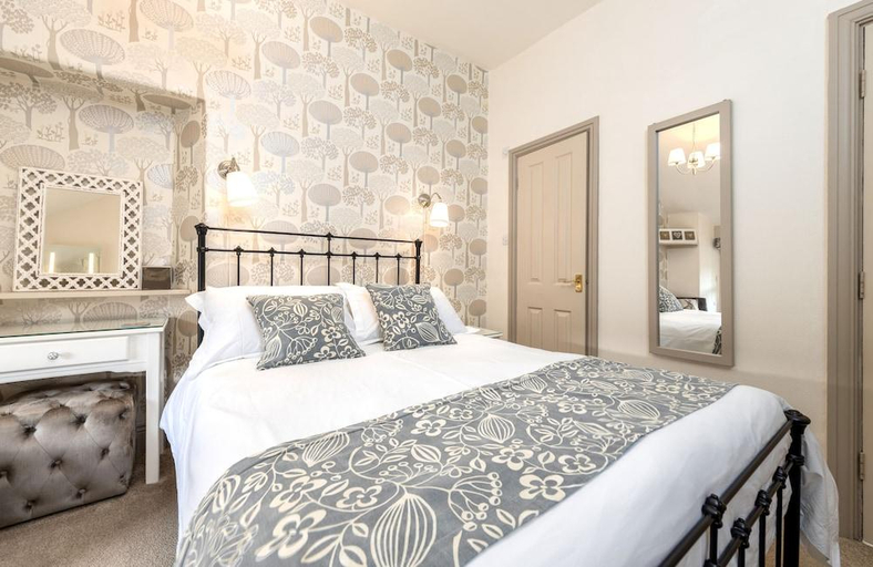Bedroom 5, 2 Cambridge Villas B & B, Cumbria