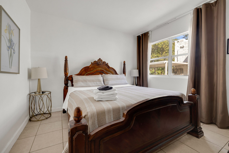 Room 2, Artful King Room With Free Parking, Miami-Dade