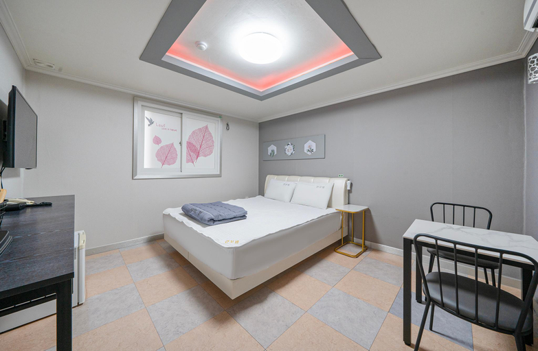 Bedroom 2, Miryang Cannes, Miryang