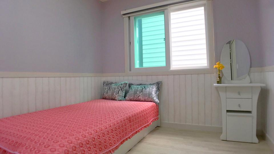 Bedroom 1, Goesan Haengbok Nurigo Pension, Goesan