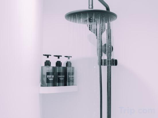 5, Minimalist Loft 3: Namba Compact Studio & 24/7 Gym, Osaka