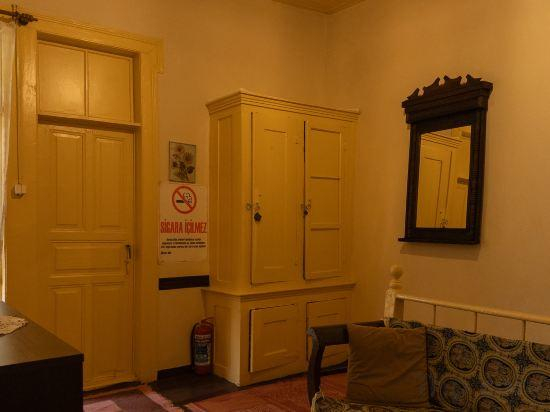 2, Historical Greek Mansion Antikhan, Ayvalık