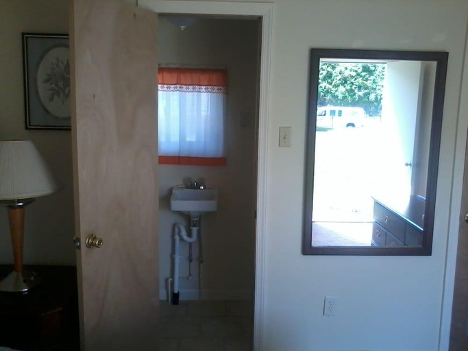Bathroom 4, Hiland Terrace Hotel, Westmoreland
