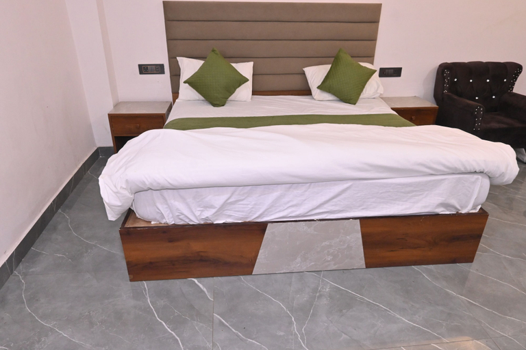 Room 4, Hotel O AWA Palace, Agra