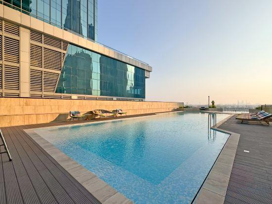 5, bnbme Luxurious Canal View Apt w/ Pool & Gym, Dubai