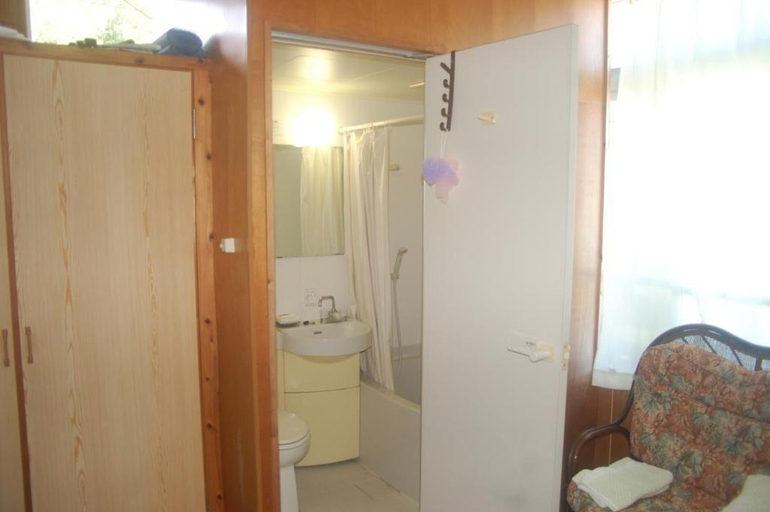 Bedroom 3, Higashi No Ozu, Higashi