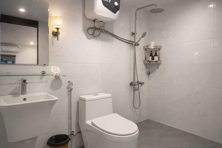 Bathroom, Eco Nest Apartment & Hotel Dinh Ngang, Hoàn Kiếm