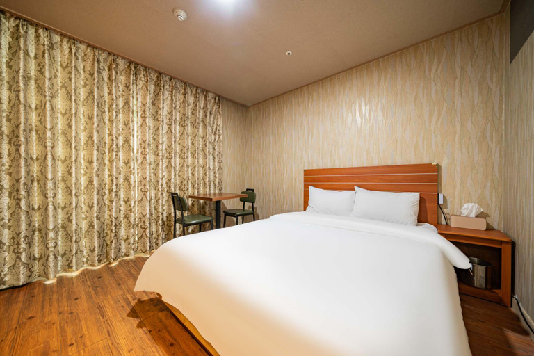 Bedroom 2, Incheon (Eulwangri) Holy Land, Jung
