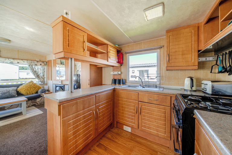 Private kitchen 3, Cayton Bay Caravan for 6, Pet Friendly & Parking, North Yorkshire