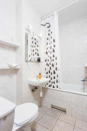 Bathroom 3, Unit Warszawa Centrum Room by Metro Rondo ONZ, Warsaw