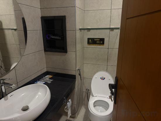 4, AoLai Hotel, Islamabad