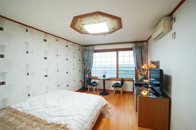 Bedroom 2, Jeju e House Pension, Jeju