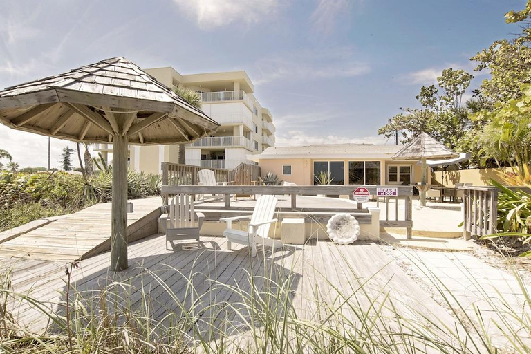 Exterior & Views 1, Coco Sands Beachside Cottages, Brevard