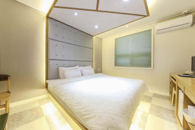 Bedroom 4, Tongyeong Seopirang, Tongyeong
