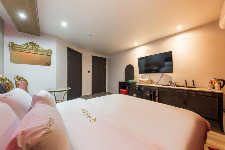 Bedroom 5, Gongju Q Hotel, Gongju