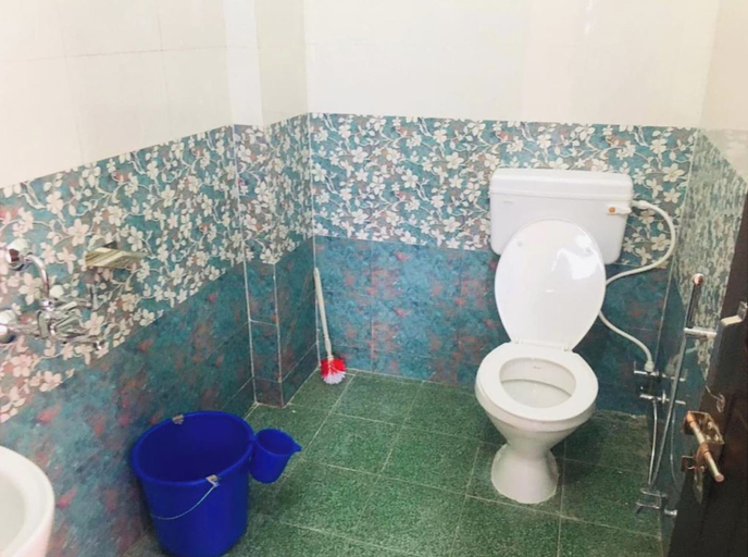 Bathroom 2, Hotel Amba Niwas Home Stay Uttarkashi, Uttarkashi