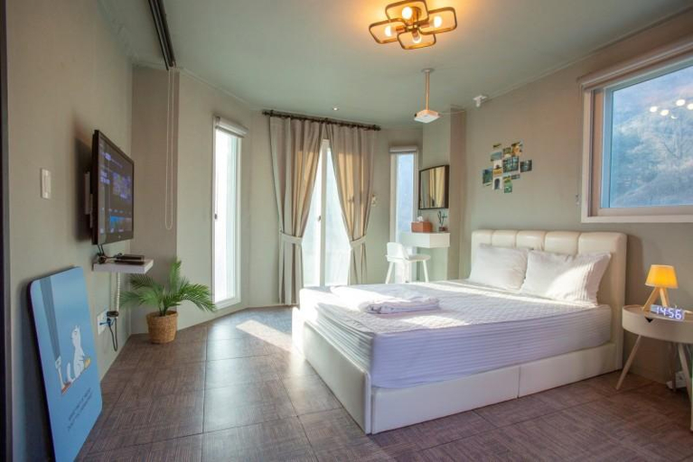 Bedroom 1, Gapyeong Roman Pension, Gapyeong