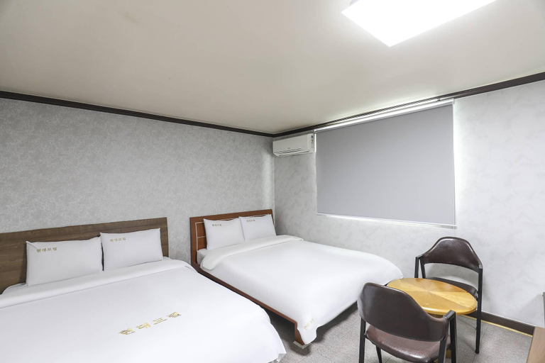 Bedroom 2, Boryeong (Daecheon) Hyeondae Motel, Boryeong