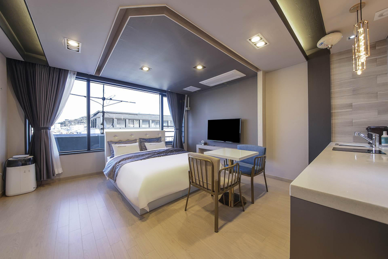 Bedroom 3, Yeosu Blossom Hotel, Yeosu