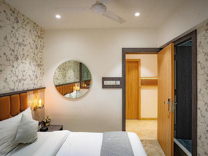 Others 1, Hotel Spencer, Thane